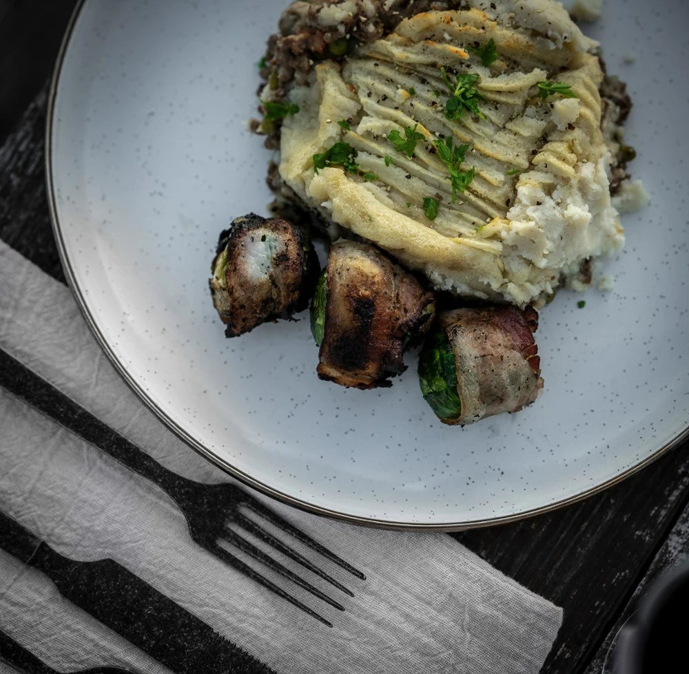 Barebones Enamelware Plates - Package of 2 - Eggshell 7 Barebones Enamelware Plates - Package of 2 - Eggshell - Image 5